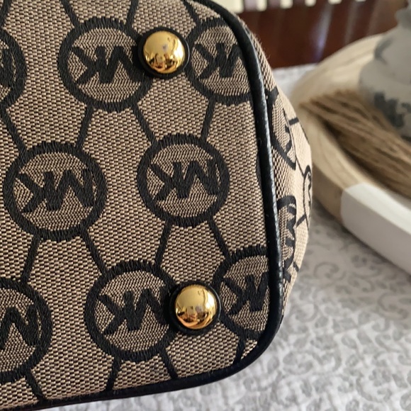 Michael kors purse - Picture 9 of 9